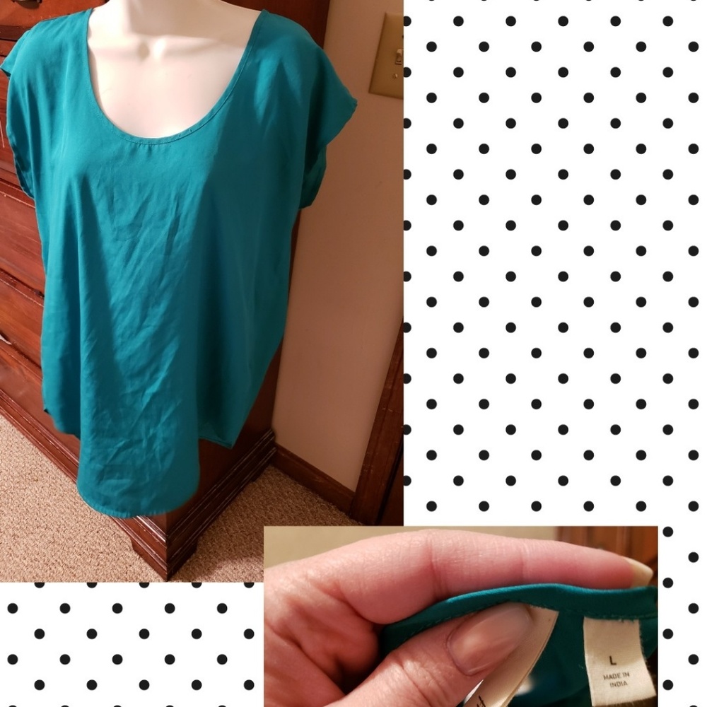 teal blouse